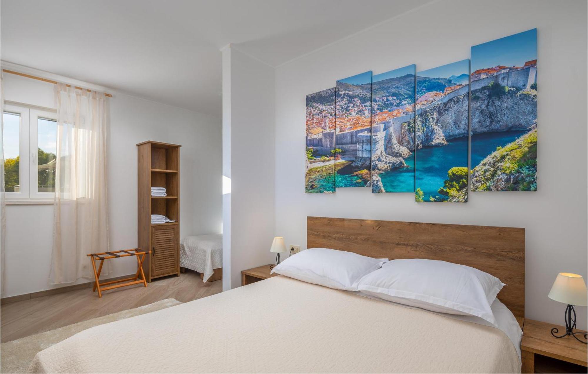 Cozy Home In Zrnovnica With Wifi Zewnętrze zdjęcie