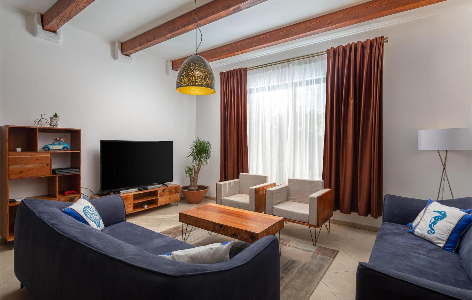 Cozy Home In Zrnovnica With Wifi Zewnętrze zdjęcie