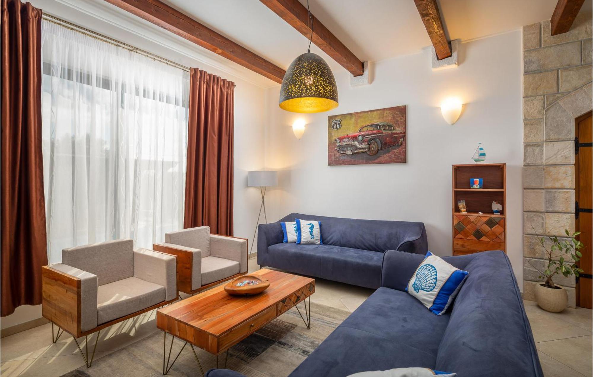 Cozy Home In Zrnovnica With Wifi Zewnętrze zdjęcie